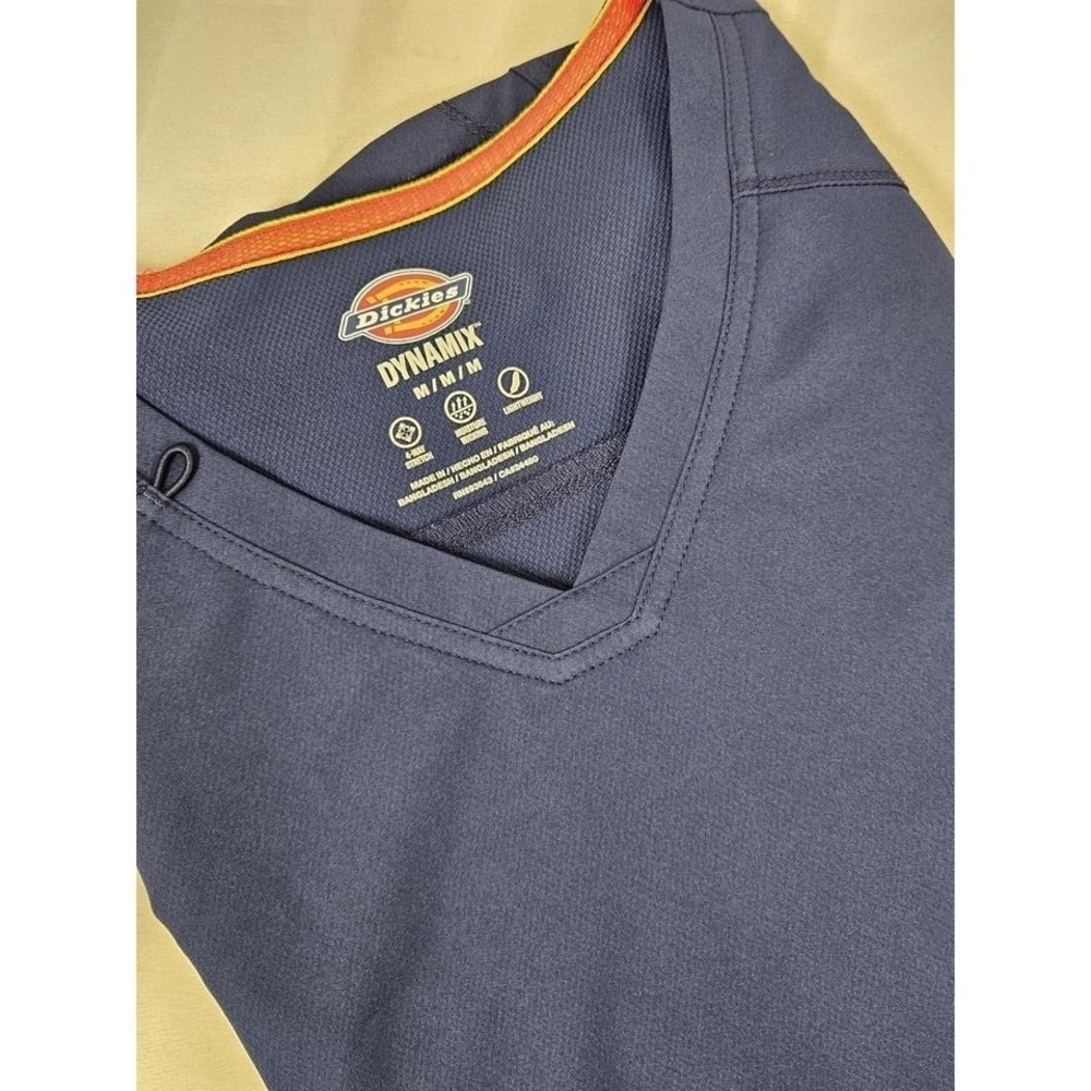 Dickies Dynamix Navy Blue V-Neck Scrub Top Womens Medium 4-Way Stretch Medical